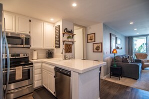 You will love the cozy kitchen! Full-size appliances and all the kitchen basics and gadgets are provided. Leave the paper plates at home!