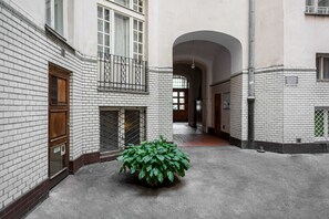 Atmospheric property building in the strict center of the capital near many amenities.