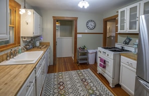 Fully-stocked kitchen with lots of free snacks.