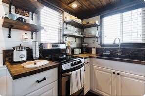 Full kitchen