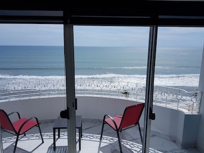 3 BEDROOM! Sea view Beachfront boardwalk excepcional!!