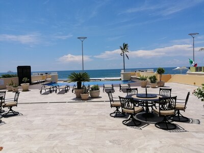 3 BEDROOM! Sea view Beachfront boardwalk excepcional!!