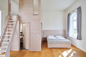 Schlafzimmer mit Doppelbett