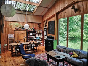 Salon et salle à manger sous puits de lumière 