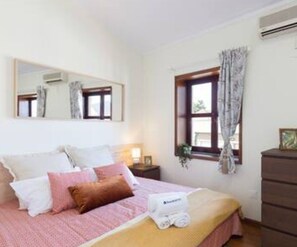 This comfy bedroom let's you have a great night of sleep with two single beds that can be turned into one.