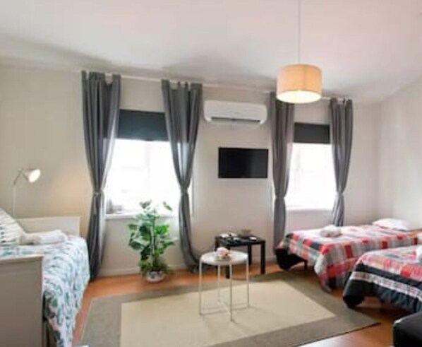 Bright living room to have great talks while you enjoy a Netflix serie at the end of the day.
