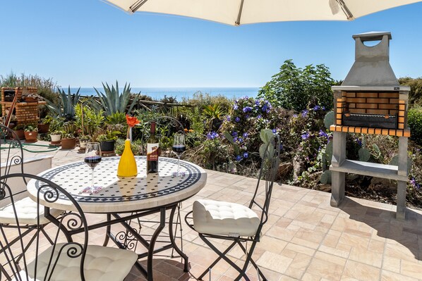 Terrasse mit fantastischen Meerblick direkt auf den Klippen