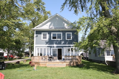 *NEW*  Tranquil Lakefront Cottage On Beautiful Sunset Bay In Wainfleet, Ontario
