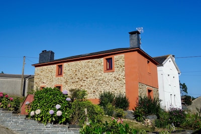 Schönes Ferienhaus nur wenige Schritte von Stränden, Wanderungen und atemberaubenden Ausblicken!