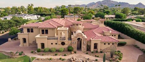 Welcome home to your Scottsdale paradise!