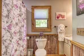 Full Bathroom Gatlinburg Cabin Rental - Afternoon Delight