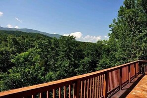 Deck and Mountain View Monte Casa