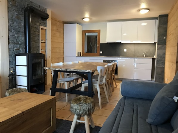 Vue de la cuisine depuis le salon