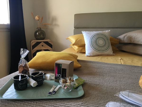 Belle chambre mansardée climatisée avec literie en 160 Haut de Gamme