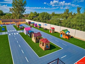 [Amenities] Kids tiny town with Little Tikes playhouses and little cars for driving around