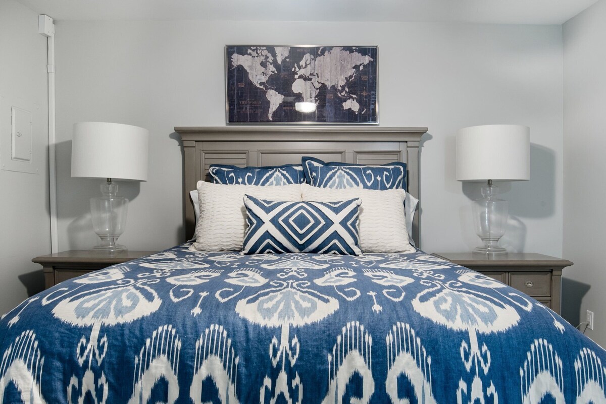 SUMMER SPECIALS! Garden Suite in 1850s Rowhouse, steps from Forsyth Park