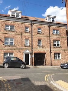 Flamingo - 2 bed apartment in the heart of Scarborough's Old Town