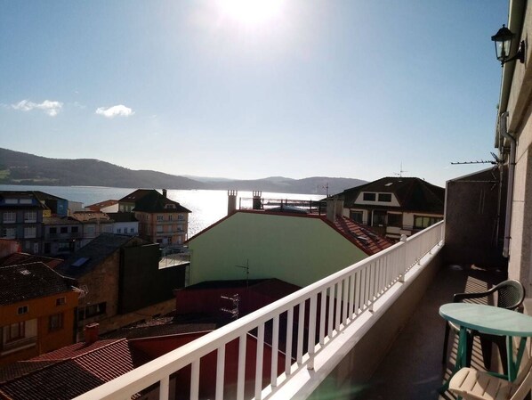 Terraza con vistas a la Ría de Camariñas