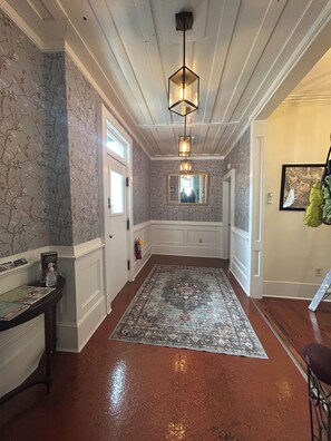 Foyer/front door