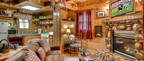 One Bedroom Private Cabin in Gnatty Branch Village