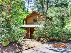 Welcome To Precious Moments cabin between Gatlinburg and Pigeon Forge