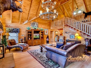 Gatburg Cabin Rentals Bear Hug 4 Bedroom Cabin Living Room