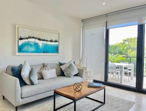 Living room with view to the terrace