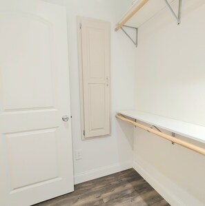 Walk in Closet 