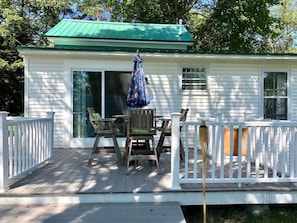 Enjoy dinner and drinks out on the spacious deck!