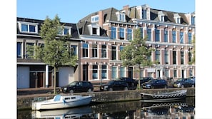 Beautiful canalhouse in cotycentre of Haarlem