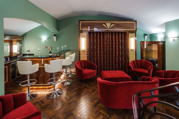 Cinema room with bar