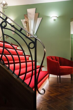 Art Deco mirrors throughout