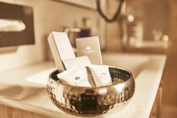 Bathroom amenities