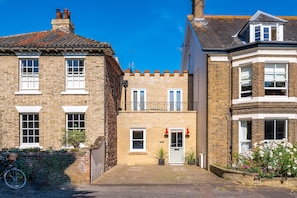 Castle House, Wells-next-the-Sea: Front elevation