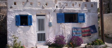 295 Agios Stefanos