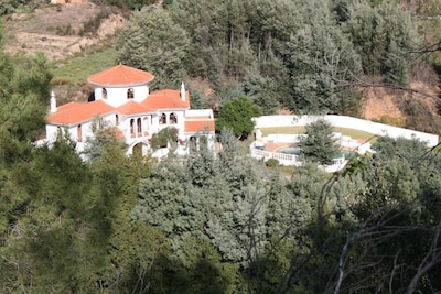 Preciosa Villa de 4 dormitorios con piscina propia, situado en 12 acres