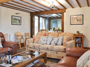 Comfortable living area leading to the dining area | Chalgrove - Ffinnant, Soar, near Brecon
