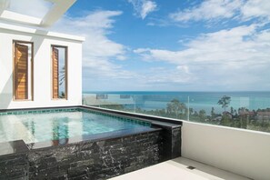 2 bedroom sea view apartment with pool