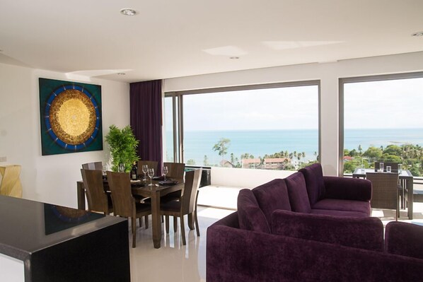 2 bedroom sea view apartment with pool