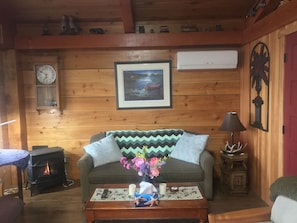 Br and new gas fire place in cabin for that nice warmth and ambiance!