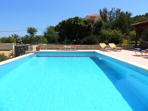 Kera View Villa infinity pool. 