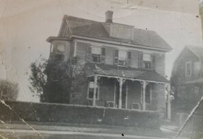 Picture of original house built in 1860 taken in about 1920