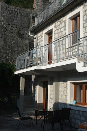 Stone House - Apartment Miho