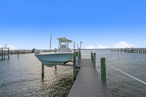 Aquatopia Resort: Bring your boat