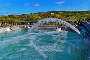 Bain à remous extérieur