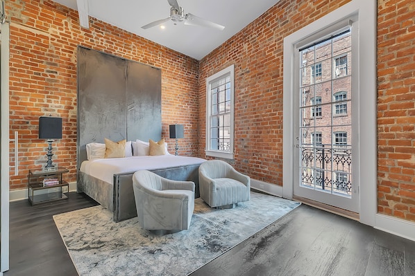 Spacious master bedroom with king-size bed, ensuite bathroom, and designer built-in closets. Equipped with lamps, hangers, luggage racks, alarm clock, white noise machine, and a 55'' Samsung Smart 4K TV with streaming and DIRECTV Entertainment.