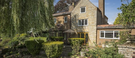 Riverside House, Bidford-on-Avon, near Stratford-upon-Avon and on the edge of the Cotswolds