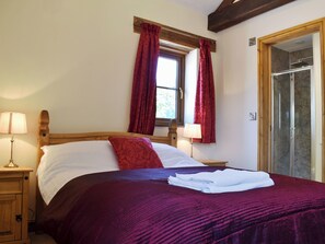 Double bedroom with en-suite | Cider Press Barn - Little Allaston Farm, Lydney