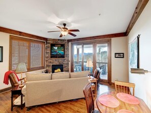 Open Floor Plan--- Kitchen/Living Room