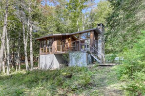 Lakefront Home w/ Beautiful Water Views Dock and Canoes Available – Dogs OK